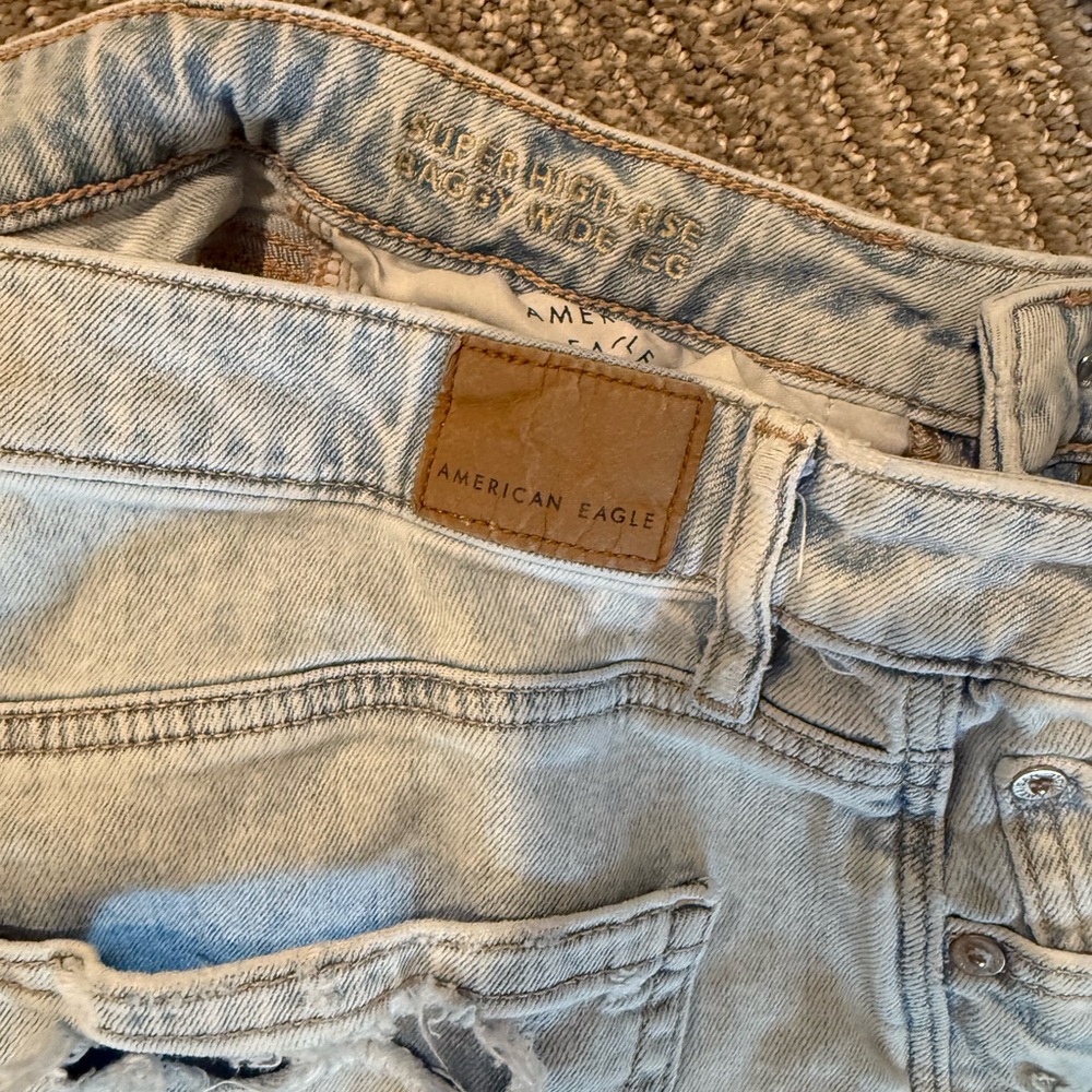 American Eagle High Rise Wide Leg Jeans Size 4 Short Light Wash Stretch Denim - Picture 3 of 6